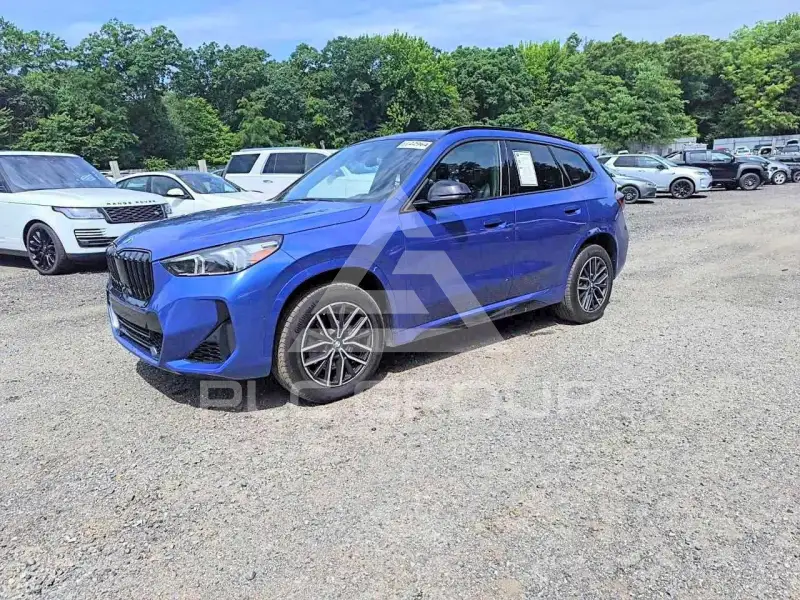 2023 BMW X1 фото
