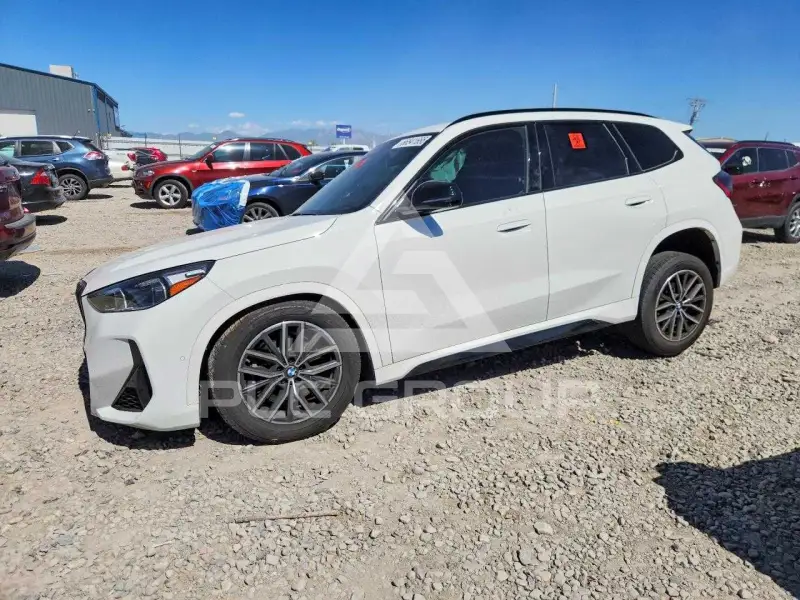 2023 BMW X1 фото