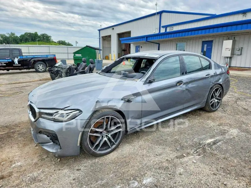 2023 BMW M5 фото