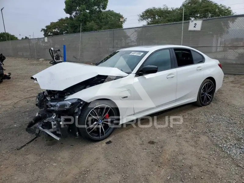 2023 BMW 330 фото