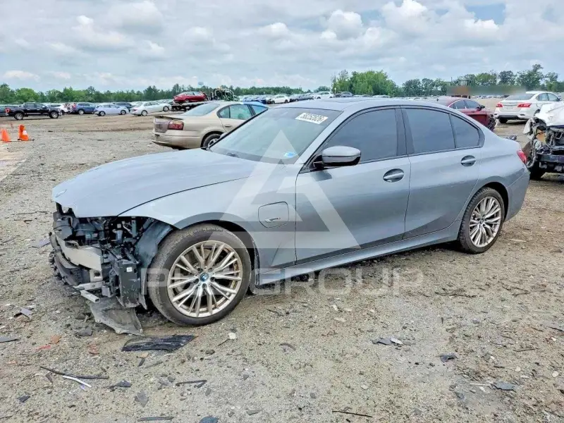 2023 BMW 330 фото