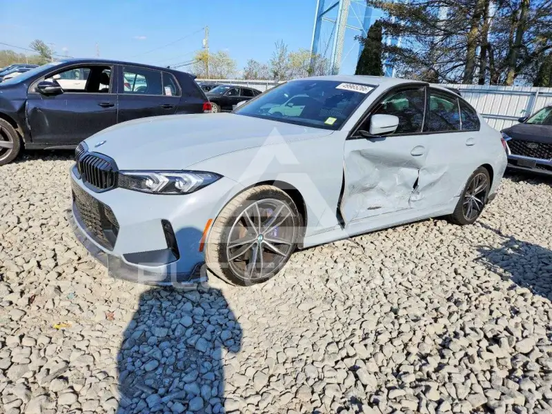 2023 BMW 330 photo