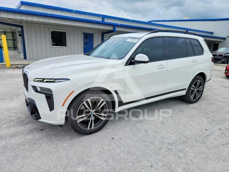 2023 BMW X7 фото
