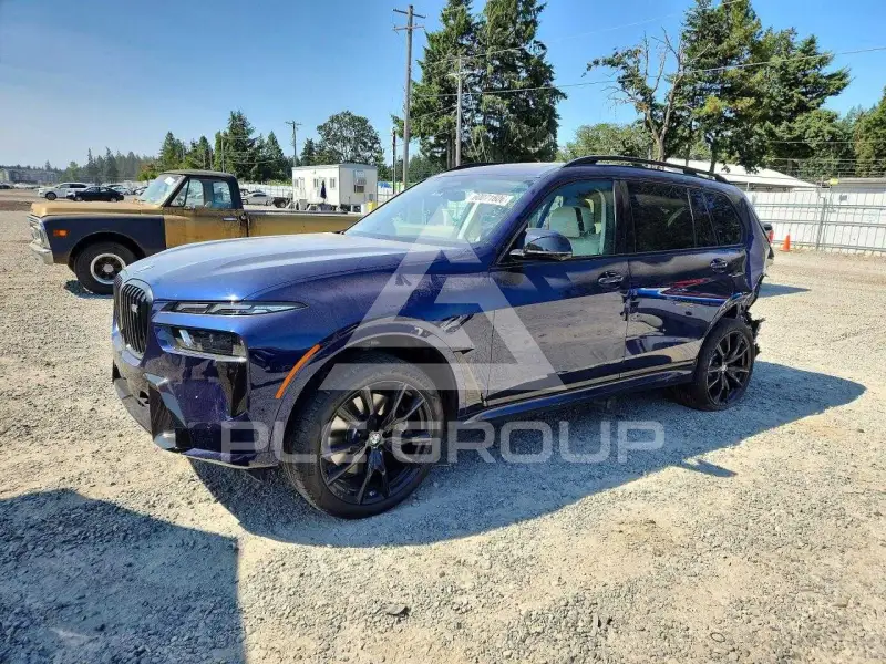 2023 BMW X7 фото