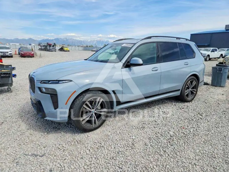 2023 BMW X7 фото