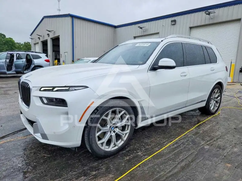 2023 BMW X7 photo