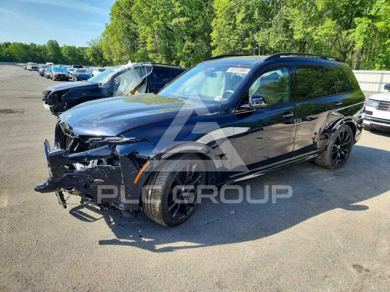 2023 BMW X7 фото