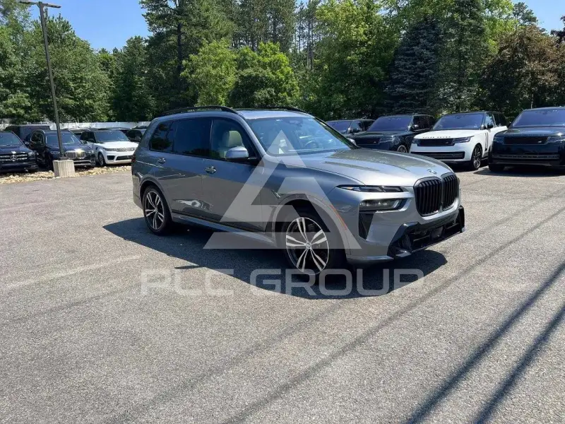 2023 BMW X7 фото