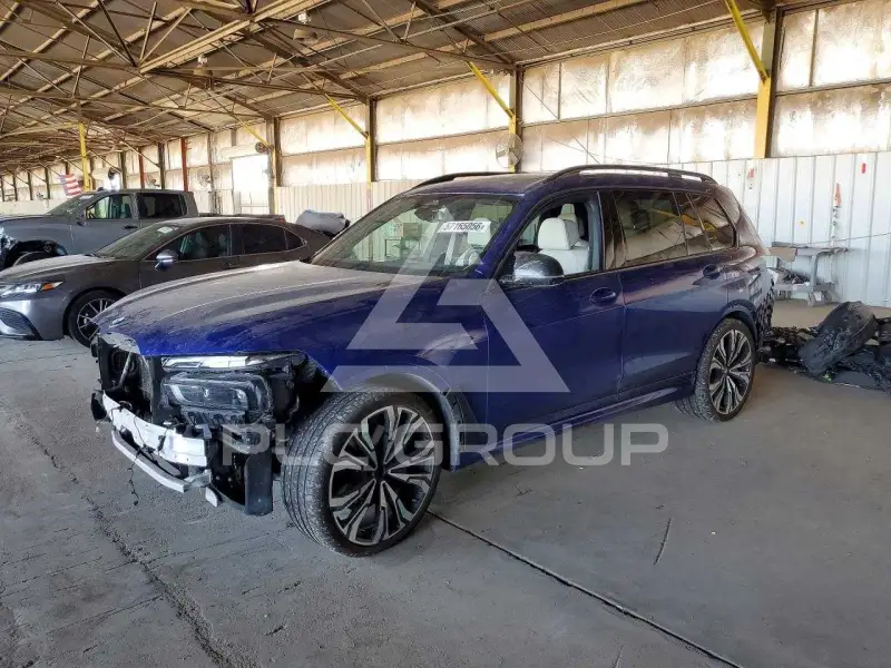 2023 BMW X7 фото