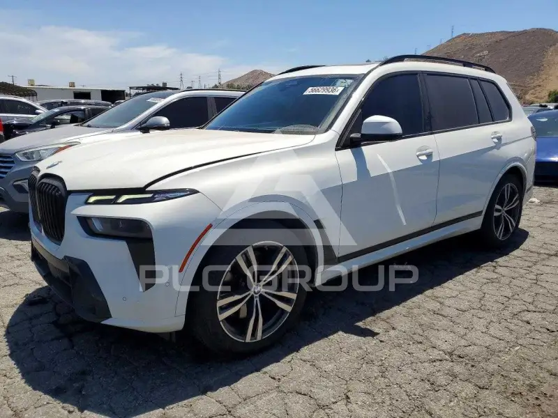 2023 BMW X7 фото