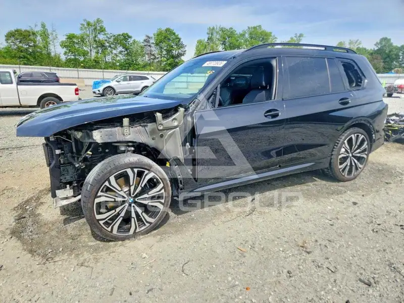 2023 BMW X7 фото