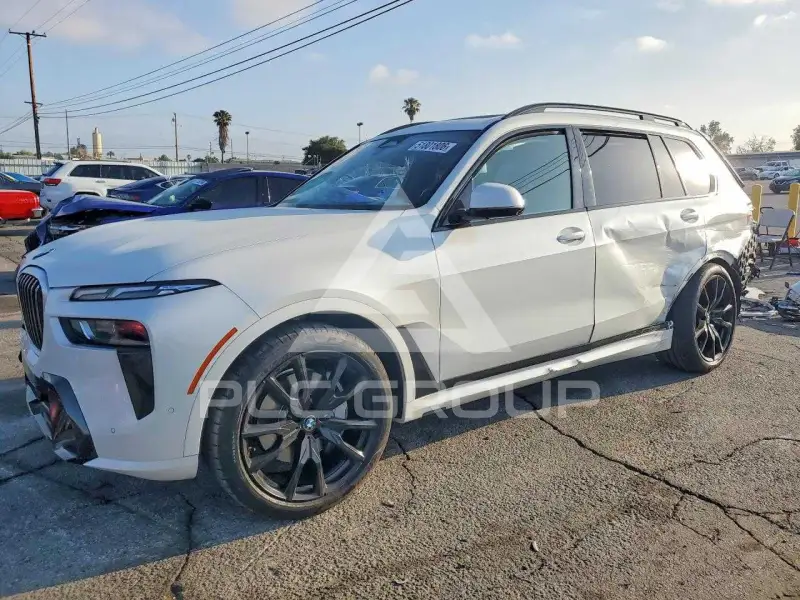 2023 BMW X7 фото