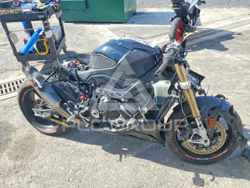 2023 BMW S1000 фото