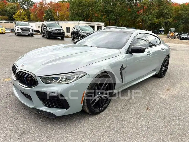 2023 BMW M8 фото