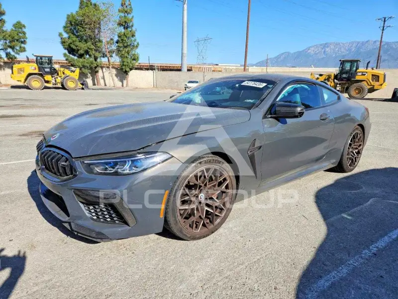 2023 BMW M8 photo