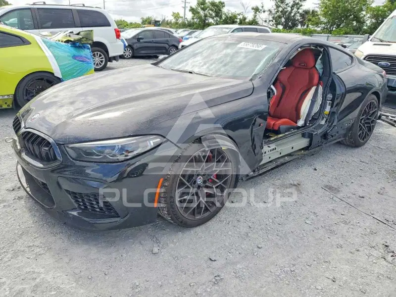 2023 BMW M8 photo