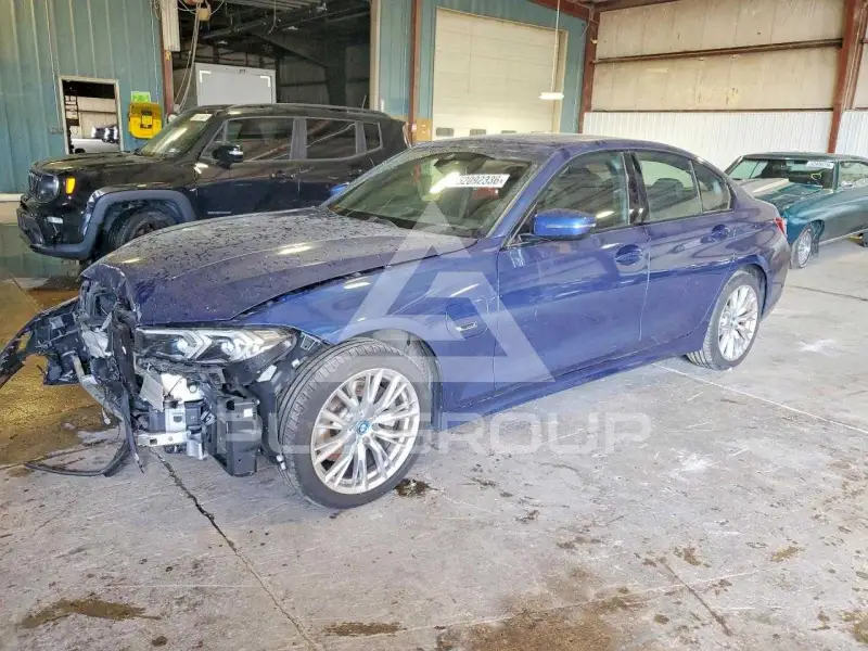 2023 BMW 330 фото
