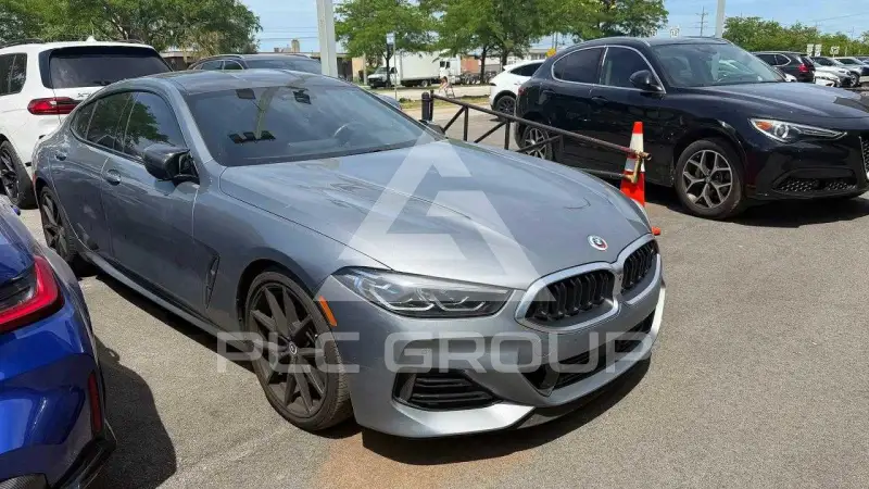 2023 BMW M8 фото