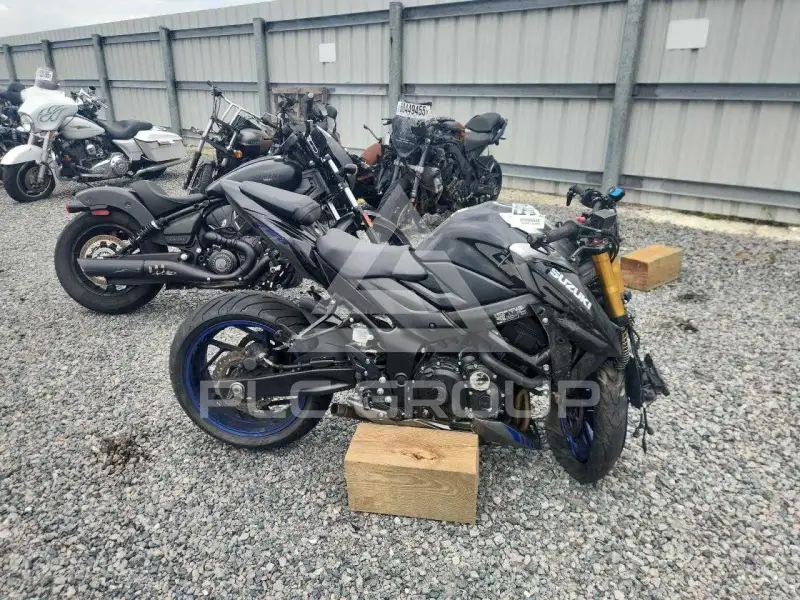 2023 Suzuki GSX-R750 фото
