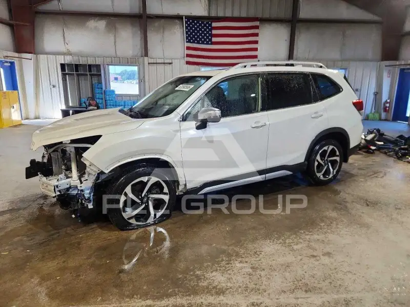 2023 Subaru Forester фото