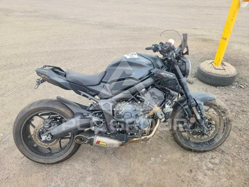 2023 Honda CB фото