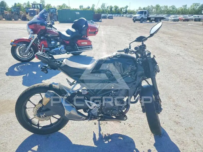 2023 Honda CB photo