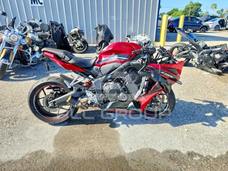2023 Honda CBR фото