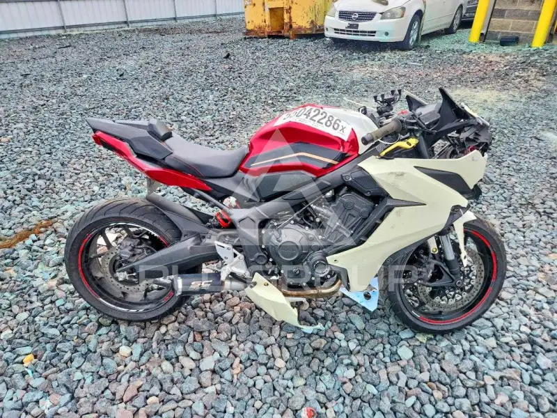 2023 Honda CBR photo