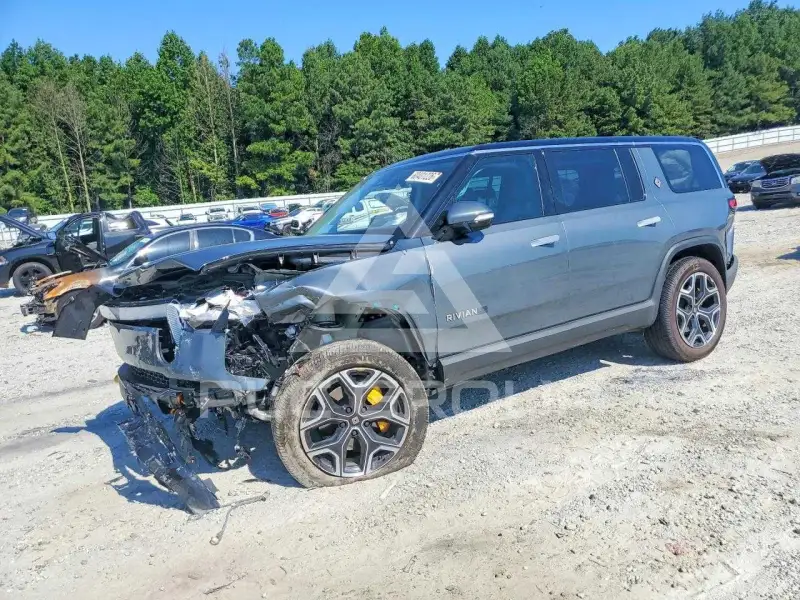 2023 Rivian R1S фото