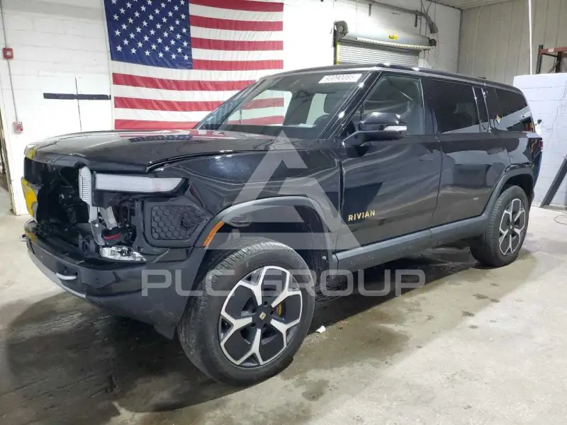 2023 Rivian R1S фото