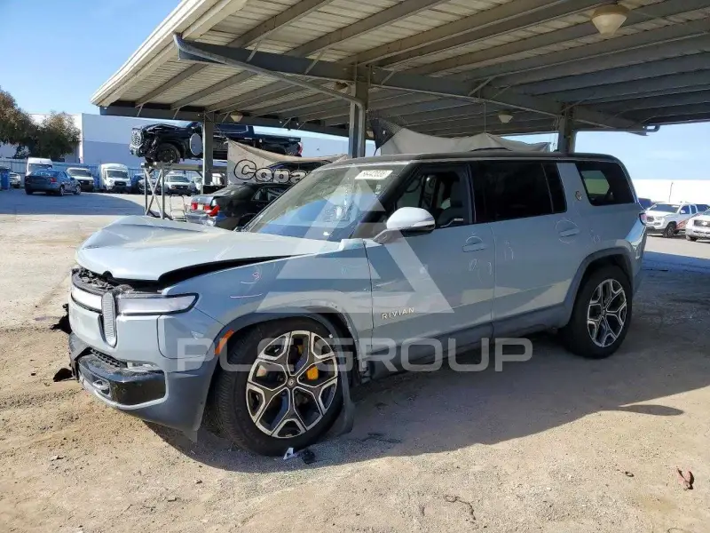 2023 Rivian R1S фото