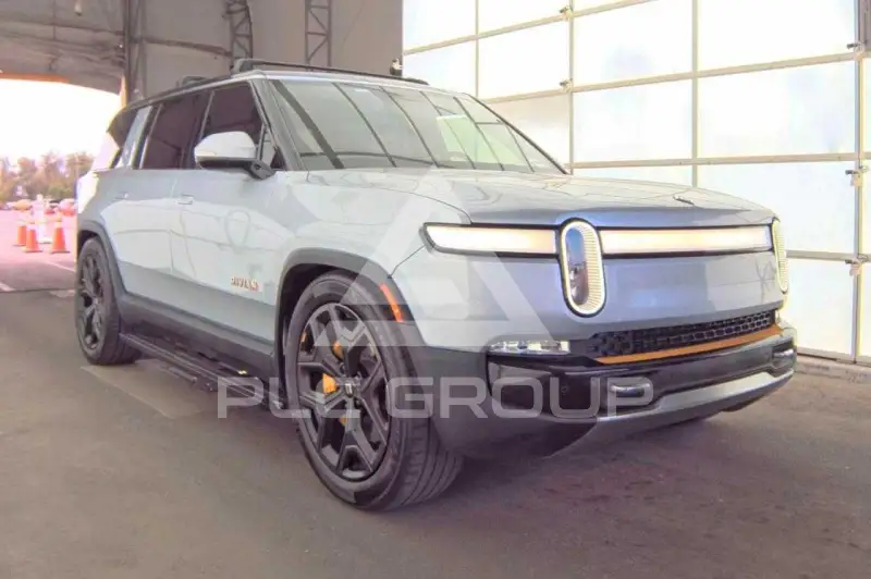 2023 Rivian R1S фото