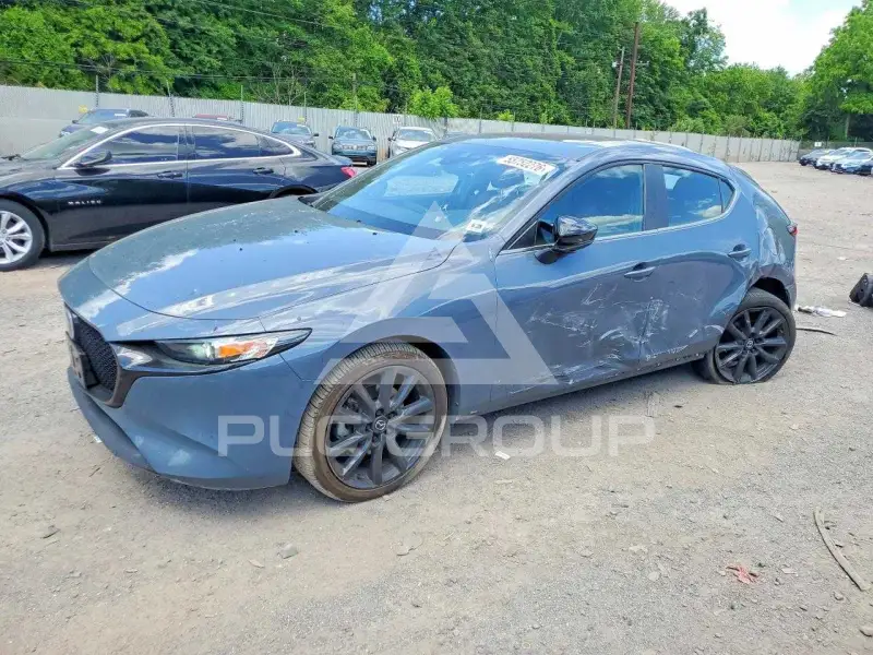 2023 Mazda 3 photo
