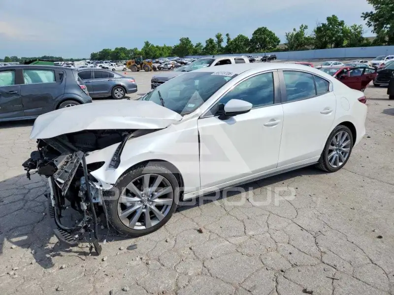 2023 Mazda 3 photo