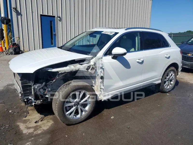 2023 Audi Q3 фото