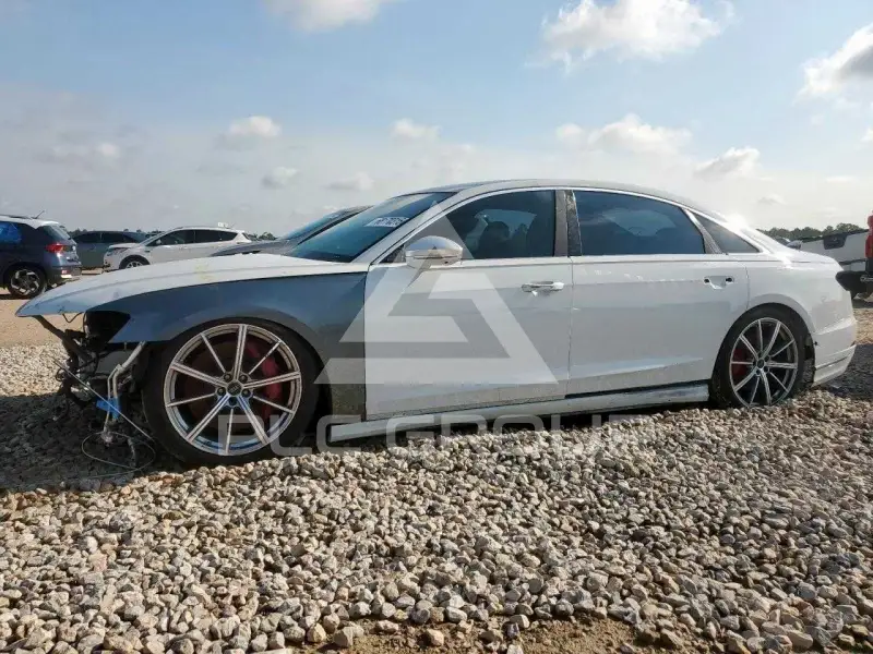 2023 Audi S8 фото