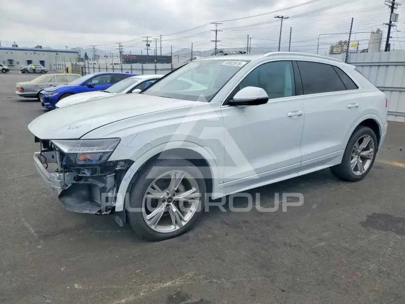 2023 Audi Q8 фото