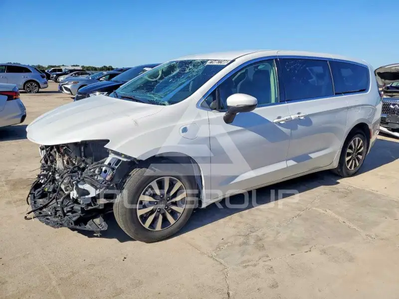 2023 Chrysler PACIFICA photo