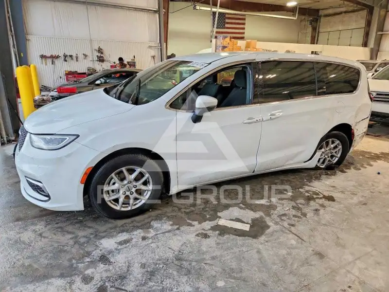 2023 Chrysler PACIFICA photo