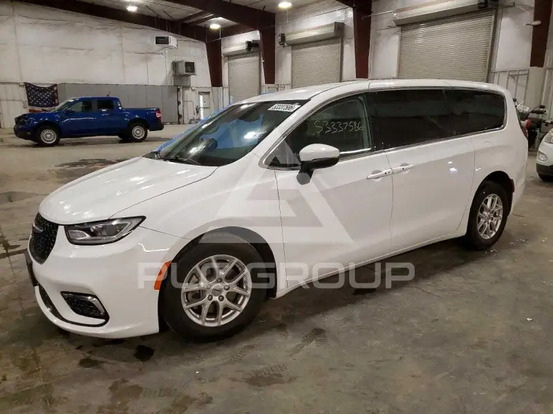 2023 Chrysler PACIFICA photo