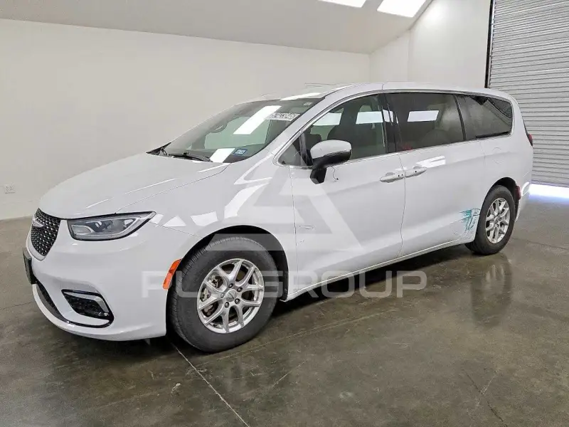2023 Chrysler PACIFICA photo