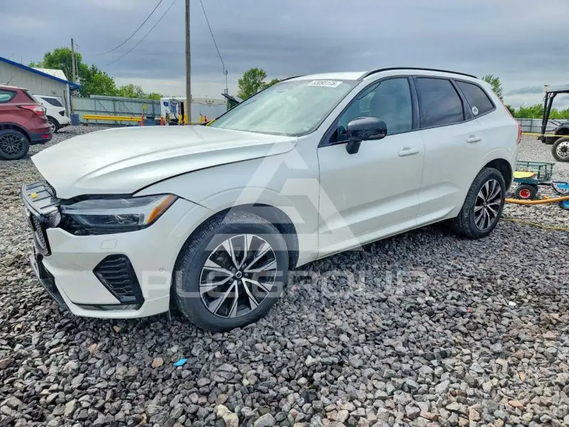 2023 Volvo XC60 фото