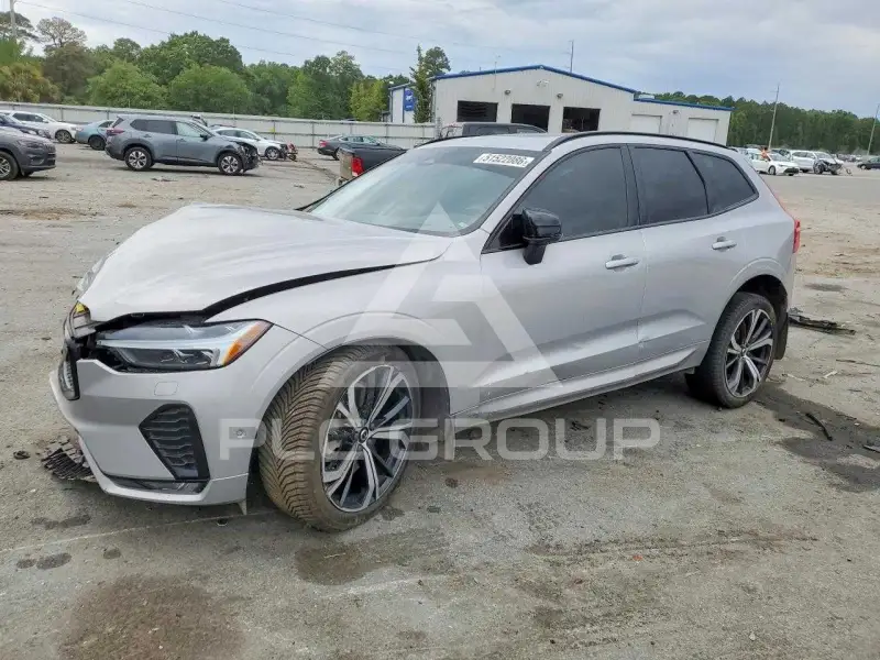 2023 Volvo XC60 фото