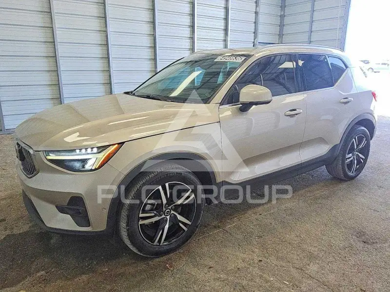 2023 Volvo XC40 photo