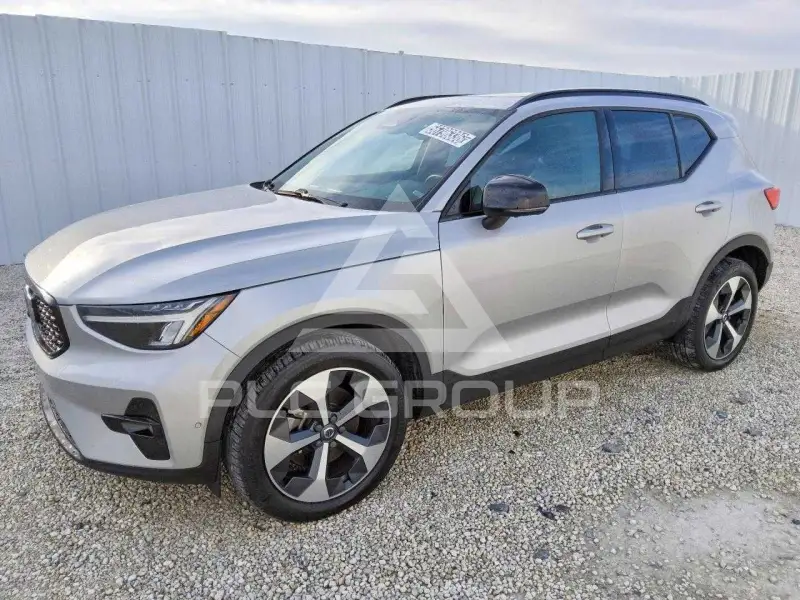 2023 Volvo XC40 photo