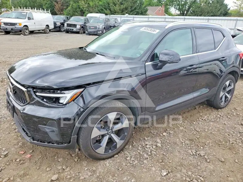 2023 Volvo XC40 photo