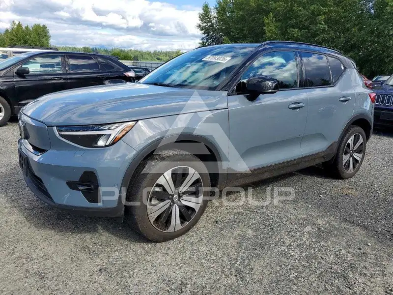 2023 Volvo XC40 photo