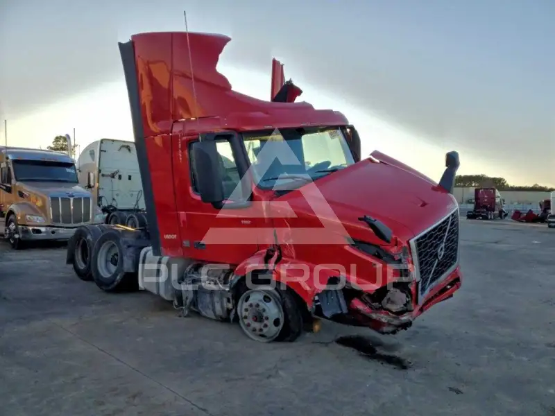 2023 Volvo VNR фото