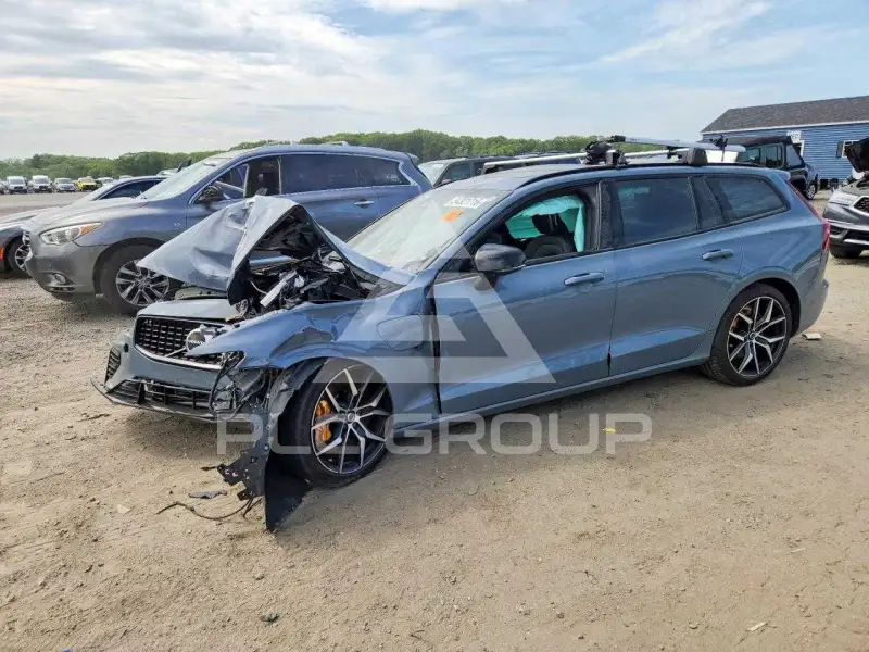 2023 Volvo V60 photo