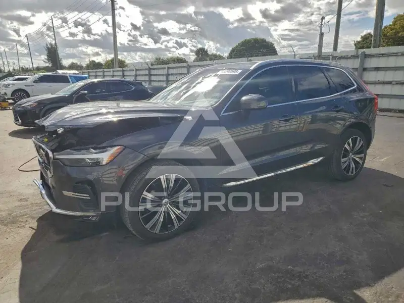 2023 Volvo XC60 фото